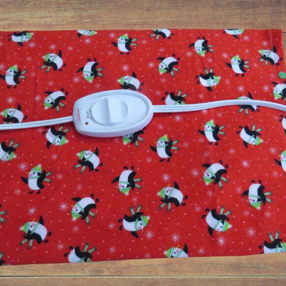 Heating Pad Cove  12 x 15 Red Christmas Flannel With Penguins 3 Snap Closure - Picture 1 of 4